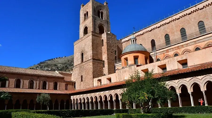 Chiostro dei Benedettini
